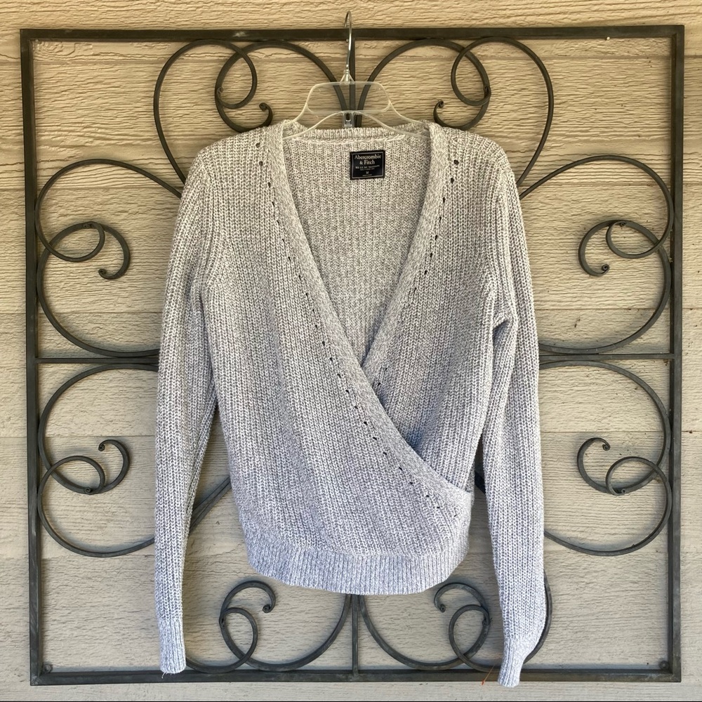 Abercrombie & Fitch Gray Wrap Sweater SZ M